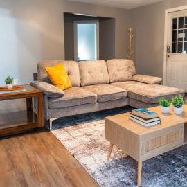 Family-Owned 3 Bedroom with all Amenities including Coffee Machine, Parking, Fast WiFi, hotel in Hillsdale
