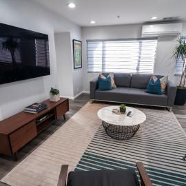 50 M to Sand LGB 2 King Suites, хотел в Лонг Бийч