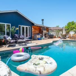 Family Friendly 3bed ,2bath Pool, Hot-tub, Cold Plunge, Sleeps 8, Hotel in San Rafael