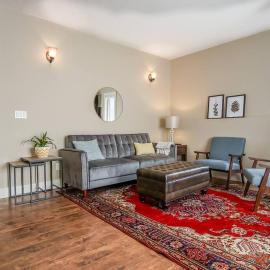 Stylish and comfy 2BR condo near Hot Springs, hotel in Radium Hot Springs