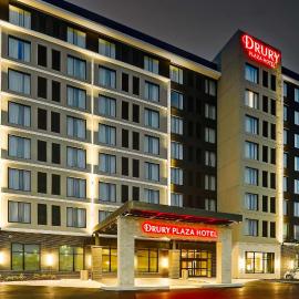 Drury Plaza Hotel Chattanooga Hamilton Place, hótel í Chattanooga