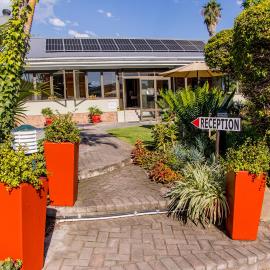 Twins Guesthouse NO LOAD SHEDDING, hotel in King Williamʼs Town