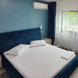 Apartament de lux lângă mare și Port Turistic Mangalia, 2 camere decomandate la parter, parcare gratuita, se închiriază în scop turistic tot timpul anului