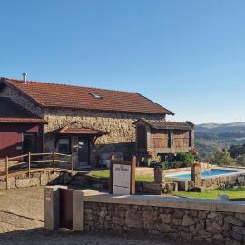 Casa Entre-Palheiros e Casa do Canastro, khách sạn ở Montalegre