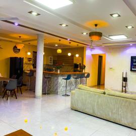 Appartement familial chic et spacieux、Dassasgoのホテル
