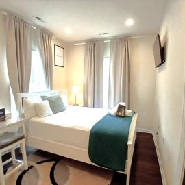 Luxury & Cherished Private Room in DC, hotel in Washington, D.C.