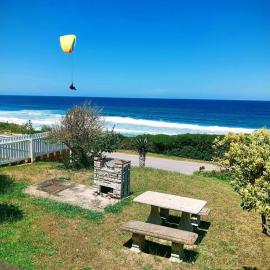 Family beachfront cottage, hotel in Tergniet