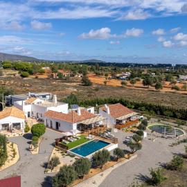 Alfarrobeiras NATURE -Agroturismo، فندق في أولهاو