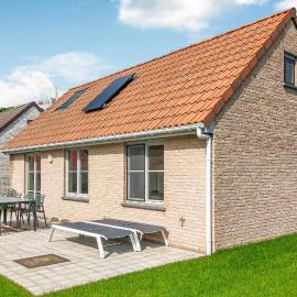 Cozy Home In Lombardsijde With Wifi, hotel in Lombardsijde