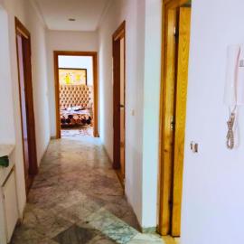 Appartement 3 Chambres Connecté Ennasr 2 - Proche Aéroport, Hotel in Borj Turki