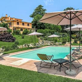 Castagno, hotel in Capranica