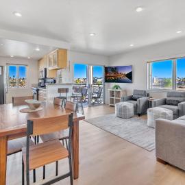 Oceanside Harbor Getaway | Steps to Sand, Shops & Restaurants, מלון באושנסייד