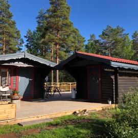 Timber cottages with jacuzzi and sauna near lake Vänern, Hotel in Karlstad