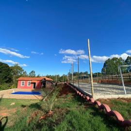 Sítio para relaxar com piscina e campo de areia, hotel in Cruzília
