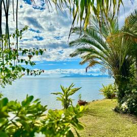 O'coco Bungalow- Breathtaking waterfront views, endless memories, hotel u gradu Paea