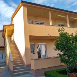 Apartments with parking space Baska, Krk - 23634, hotel en Baška