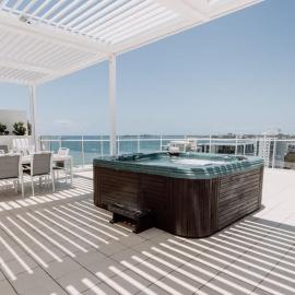 Aquavista Penthouse - Stunning 180 Views, Hotel in Maroochydore