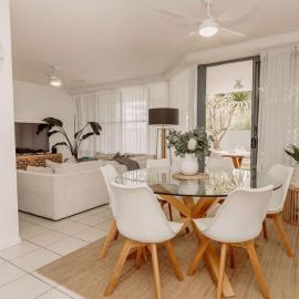 Coastal Charm - Pet & family friendly, hotel i Marcoola