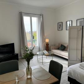 Le Vésuve - arrivée autonome, Hotel in Vierzon