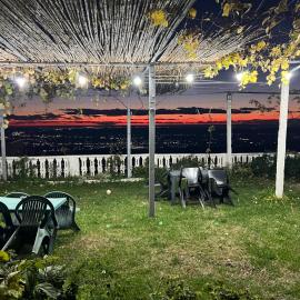 Garden Villa Guni, Hotel in Kruja