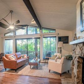 Secluded Chalet near Ohiopyle and Seven Springs, hotel in Acme