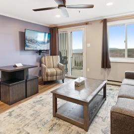 ML288 New Deck Great Views EZ Parking WiFi Retreat, hotelli kohteessa Snowshoe