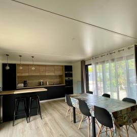 Modern and cosy ecolodge, shared heated pool, Les Mathes