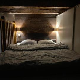 Chorni vivtsy, hotel Csernyivciben
