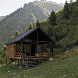 Pana Ayusai, hotel a Almaty