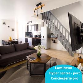 Triplex Lumineux à Cherbourg, hyper centre, 2 pas du Port & Vie Nocturne, Intendance Luxury Host、シェルブール・アン・コタンタンのホテル