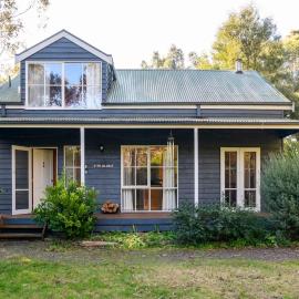 Drummond Park Cottages، فندق في Drummond