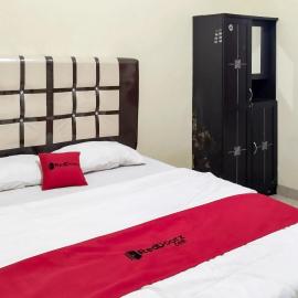 Metro में, होटल RedDoorz at Guesthouse Oemah Opa Metro Lampung