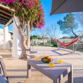 C65 Quinta do Paraiso - Charming 2-Bedroom Bungalow, hotel in Carvoeiro