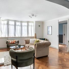 Seaview Symphony Opulent 4BR Haven for Big Groups, hotel in Birchington