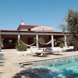 Iriti's Villa & Dahlia Studio, hotell sihtkohas Platanidia