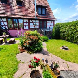 Ferienhaus Marré - mit Grill, Feuerstelle und Gartensauna, hotel in Waldbrunn