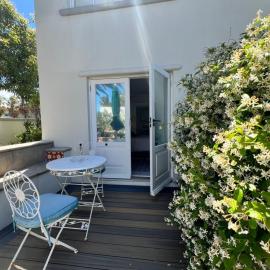 Charming Flatlet Near the Amazing Sunset Beach