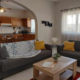 Nr41 holiday apartment - Village centre - Steps from the sea, restaurants, shops and all amenities
