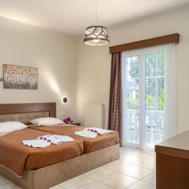 Stathis Rooms - 300m from Kalamaki Beach, by ZanteWize, hotel v Kalamakiu