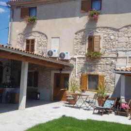 Charming Rooms & Apartments Stelio, hotel a Marčana
