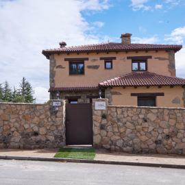 Las Damas casa rural, hotel in Ávila