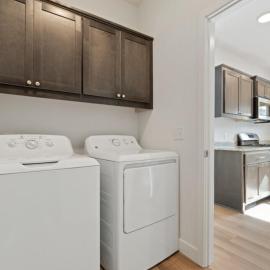 Modern Spacious Pool Apartment PET FRIENDLY