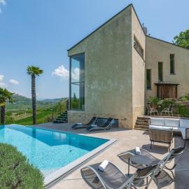 Le Grand Cru Villa - Award Winning Holiday Home 2025, hotelli kohteessa Brkač