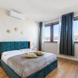 Moderno Attico con Vista Panoramica e Piscina, hotel en Turín
