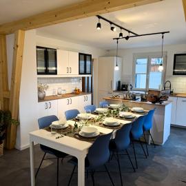 Modernes Ferienhaus mit Kochinsel, Garten, 2 Parkplätze inkl, 4-8 Pers