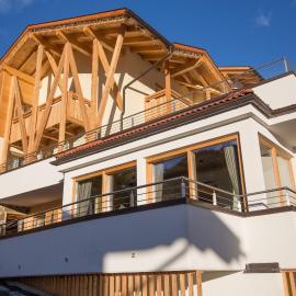 Chalet Marcora, hotel i Campitello di Fassa