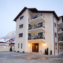 Pension Noblesse, hotel u gradu 'Băile Herculane'