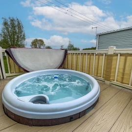 CaravanSleeps8-HotTub-FirePlace-Garden-Patio, hotel Lincolnban
