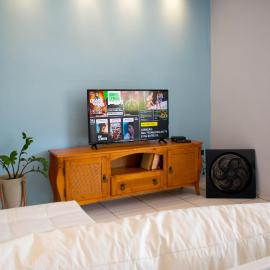 Casa 2 quartos, com ar condicionado a 3 minutos caminhando da Prainha