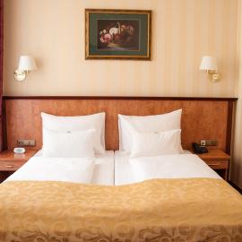 Pension Opera Suites I Self Check In I AC in all rooms
